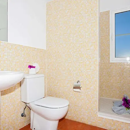 Puerto Del Carmen Sleeps 6 Wifi Vila *
